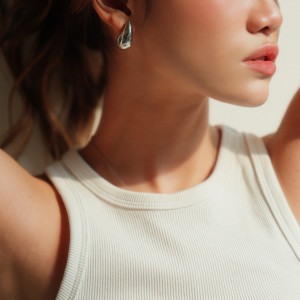 ดาวน์โหลดและฟังเพลง Easy พร้อมเนื้อเพลงจาก Haven