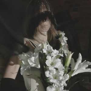 ดาวน์โหลดและฟังเพลง (it's raining but it's not raining) พร้อมเนื้อเพลงจาก pbeatgirl