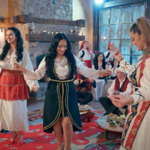 收聽Polifonia的Rrushe mori rrushe (feat. Ardiana Dili, Qendresa Demaj & Sara Abiti)歌詞歌曲