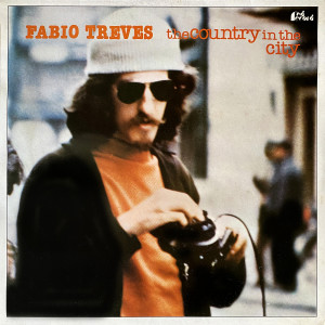 Dengarkan lagu West Coast Blues nyanyian Fabio Treves dengan lirik