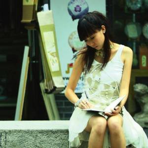 收聽AMA的藍月亮歌詞歌曲