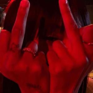 收聽Keelo Rxch!的She knows! (Explicit)歌詞歌曲