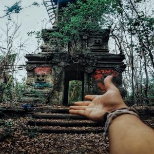 Listen to A Forgotten Temple(with Robert Campbell & Alex Zulaika) song with lyrics from Jorge Paulo