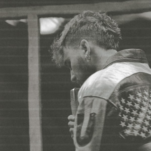 ดาวน์โหลดและฟังเพลง Criminal พร้อมเนื้อเพลงจาก Dani Fernández