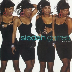 ดาวน์โหลดและฟังเพลง Kiss of Life พร้อมเนื้อเพลงจาก Siedah Garrett