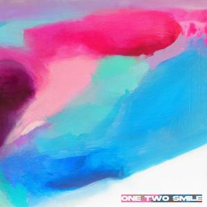 ดาวน์โหลดและฟังเพลง One, Two, Smile! พร้อมเนื้อเพลงจาก 리비 (li:vi)