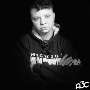 ดาวน์โหลดและฟังเพลง Here Now (Explicit) พร้อมเนื้อเพลงจาก Bailey Abbott