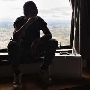 收聽son1 diz的Lobo na Ilha (bonus track) (feat. Tknjl) (Explicit)歌詞歌曲