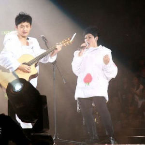 ดาวน์โหลดและฟังเพลง 三 พร้อมเนื้อเพลงจาก 林一峰