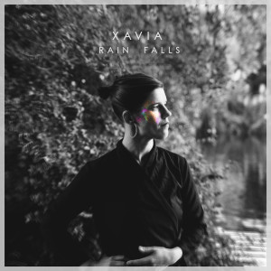 ดาวน์โหลดและฟังเพลง Rain Falls พร้อมเนื้อเพลงจาก Xavia