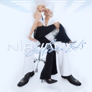 收听Gülşen的Nirvana歌词歌曲