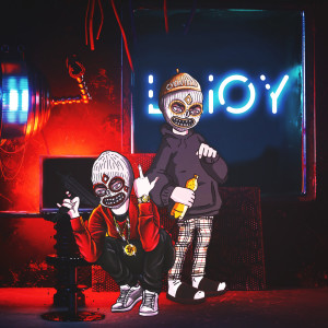 Listen to Шоу (Explicit) song with lyrics from Zona Komforta