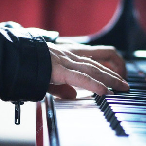 Listen to Left Alone song with lyrics from Jurrivh