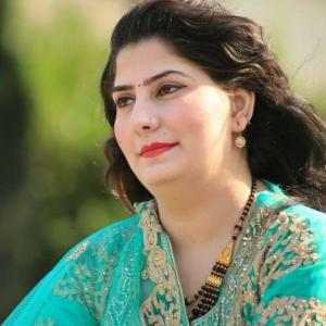 Listen to Pashto Bast Tapay song with lyrics from Shah Farooq