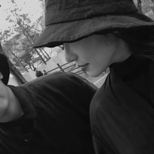 收聽李哈哈的八月最火的硬曲歌詞歌曲