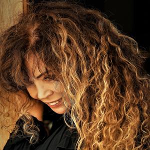 Listen to Ena Omorfo Psema (Radio Version) song with lyrics from Dimou Helen