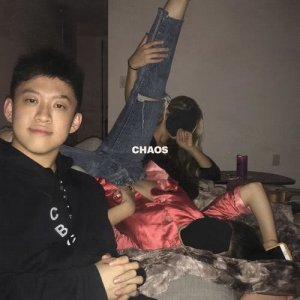 Rich Brian的专辑Chaos