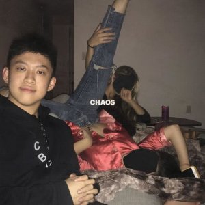 收听Rich Brian的Chaos歌词歌曲