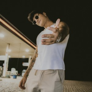 ดาวน์โหลดและฟังเพลง Drama พร้อมเนื้อเพลงจาก Davi Kneip