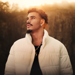 Listen to Tenho Que Seguir (Explicit) song with lyrics from Nilo