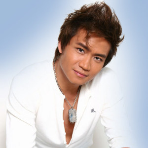 Listen to 百年一梦 song with lyrics from 零峰