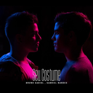 Dengarkan lagu Seu Costume nyanyian Bruno Gadiol dengan lirik