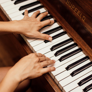 Taylor Swift Piano Covers dari Taylor Swift Piano Covers