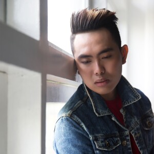 ดาวน์โหลดและฟังเพลง Atas Nama Cinta พร้อมเนื้อเพลงจาก Alfian Kadang