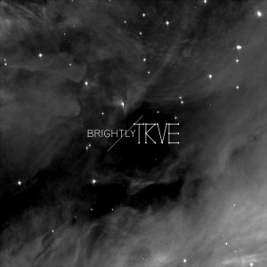 收听Brightly的True歌词歌曲