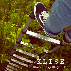 Dengarkan lagu Bukan Dramatisir nyanyian Black Diary Stupid Kid dengan lirik