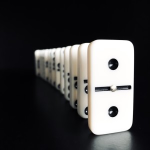 ดาวน์โหลดและฟังเพลง Domino พร้อมเนื้อเพลงจาก JJ Enigma