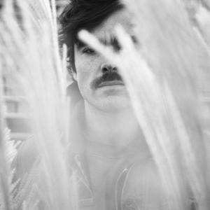 收聽Jake Etheridge的There's A Ghost On My Doorstep (DEMO|Explicit)歌詞歌曲