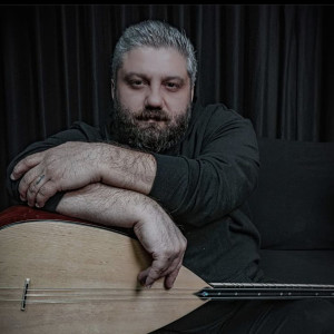 ดาวน์โหลดและฟังเพลง Yaşıyorum พร้อมเนื้อเพลงจาก Özgür Arıkan