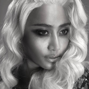 收聽Ann Mitchai的Chocolaty Saiyaan歌詞歌曲