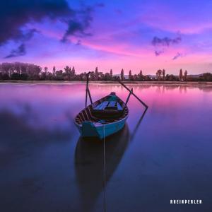 ดาวน์โหลดและฟังเพลง Rheinperlen (feat. Pyro & Chiiara) พร้อมเนื้อเพลงจาก Zweierpasch