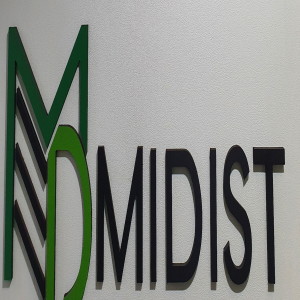 ดาวน์โหลดและฟังเพลง 눈물이 주르륵 พร้อมเนื้อเพลงจาก Midist