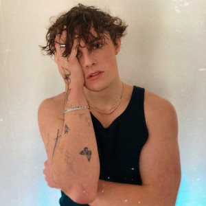 收聽Thomas Day的VICIOUS歌詞歌曲