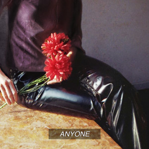 ดาวน์โหลดและฟังเพลง Anyone พร้อมเนื้อเพลงจาก CHINAH