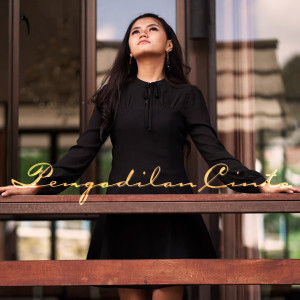 Dengarkan lagu Pengadilan Cinta nyanyian Rissa Rhamadia dengan lirik