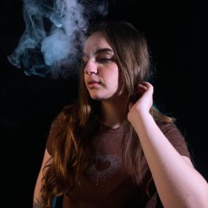 ดาวน์โหลดและฟังเพลง Noites em Claro พร้อมเนื้อเพลงจาก Victória Andrade