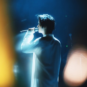 Listen to 远近 (完整版) song with lyrics from 赵广为