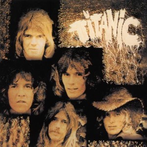 收聽Titanic的Covered in Dust歌詞歌曲