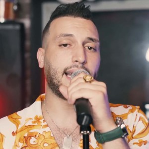 Dengarkan lagu Nebghiha Bezaf nyanyian Cheb Rami dengan lirik