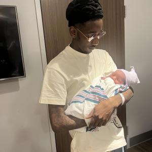 ดาวน์โหลดและฟังเพลง Want You To Stay (Explicit) พร้อมเนื้อเพลงจาก 2whop