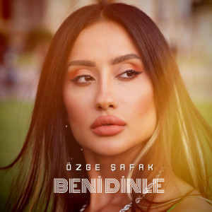 ดาวน์โหลดและฟังเพลง Beni Dinle พร้อมเนื้อเพลงจาก Özge Şafak