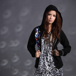 ดาวน์โหลดและฟังเพลง Cinta Tak Kesampaian พร้อมเนื้อเพลงจาก Suki Low