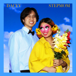 ดาวน์โหลดและฟังเพลง STEPMOM พร้อมเนื้อเพลงจาก Dacey