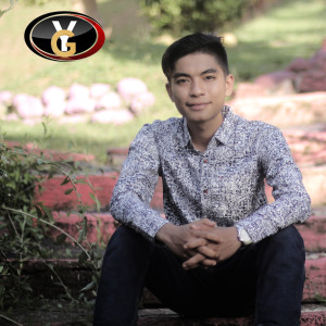 Dengarkan lagu Saat Ku Memandangmu nyanyian Yoga Vhein dengan lirik