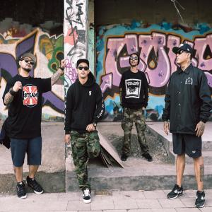 Album Persetankan Dunia oleh Eyefeelsix