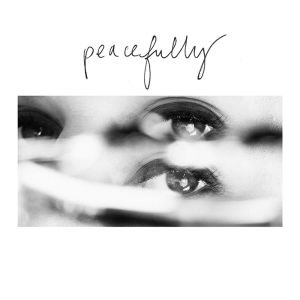 收聽Gems的Peacefully歌詞歌曲